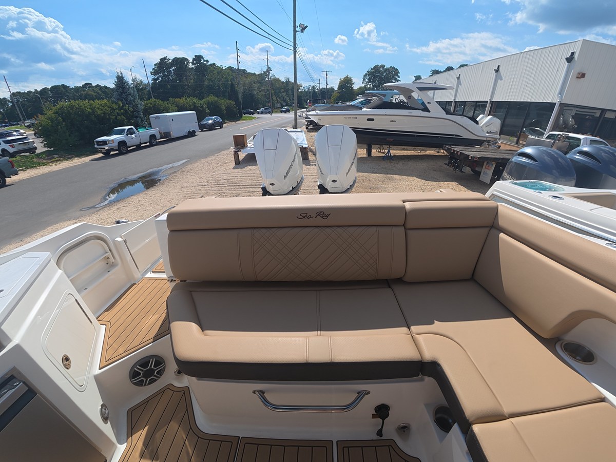 2027 Sea Ray SDX 290 Outboard 7