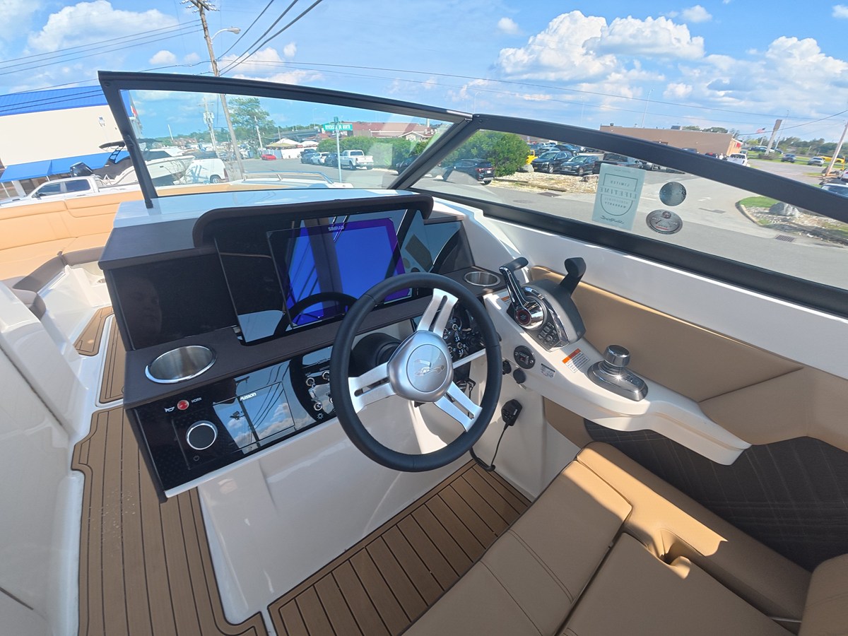 2027 Sea Ray SDX 290 Outboard 21