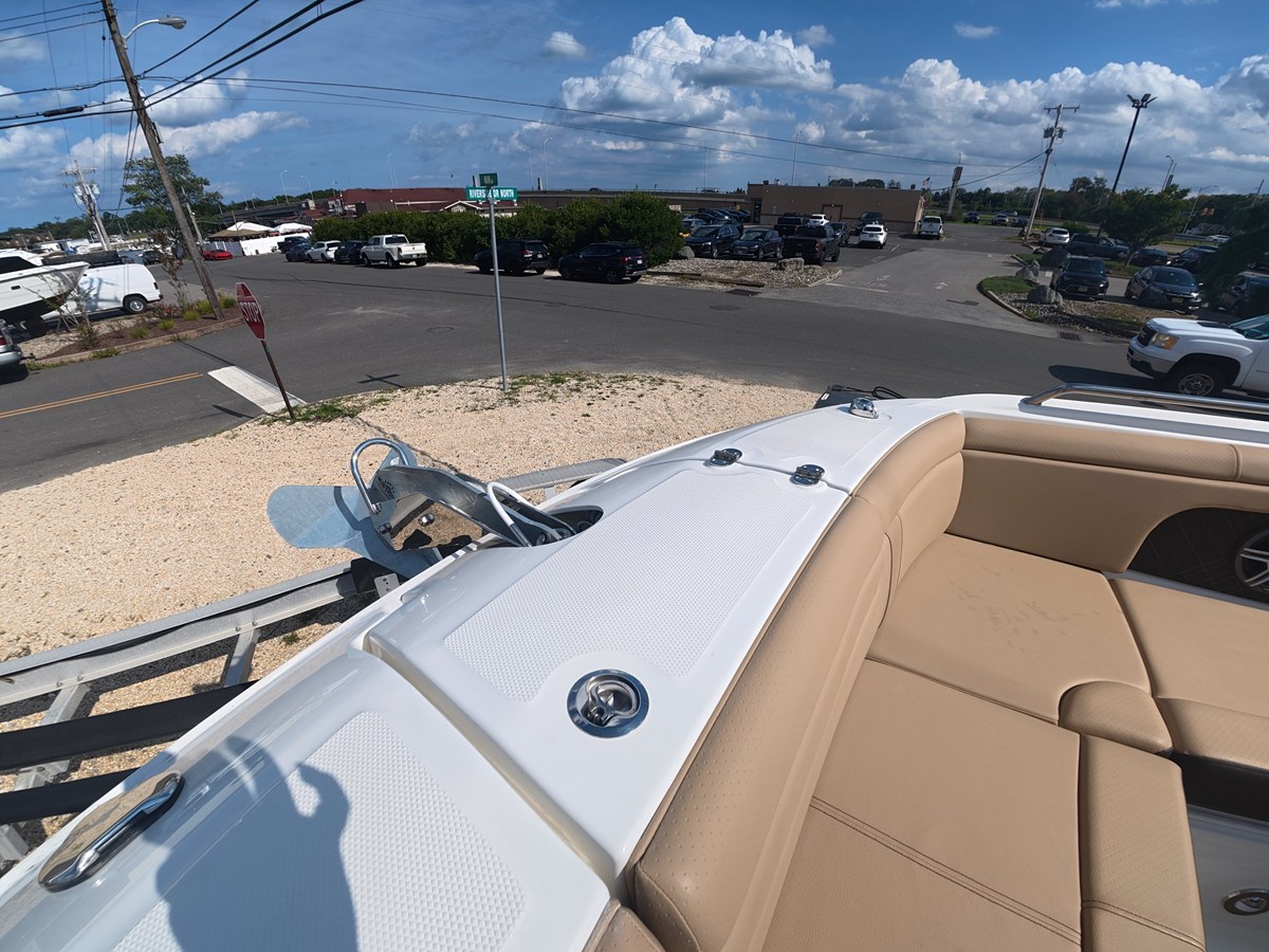 2027 Sea Ray SDX 290 Outboard 24