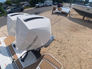 Sea Ray SDX 290 Outboard 2 2027 Sea Ray SDX 290 Outboard 3