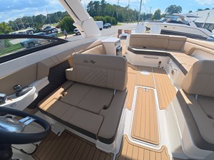2027 Sea Ray SDX 290 Outboard 19