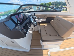 2027 Sea Ray SDX 290 Outboard 20