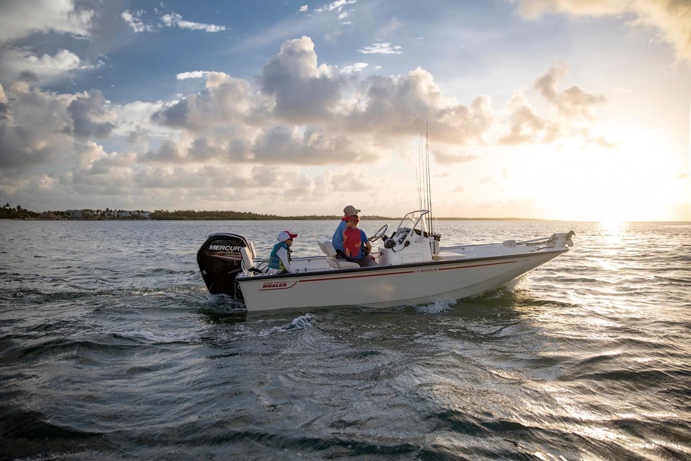 2027 Boston Whaler 170 Montauk 2