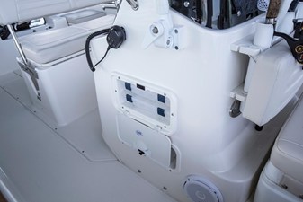 2027 Boston Whaler 170 Montauk 16