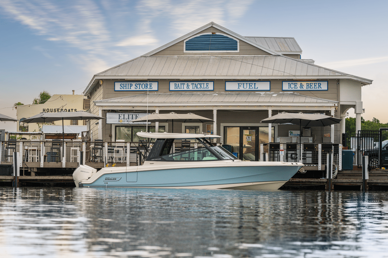 2027 Boston Whaler 330 Vantage 4