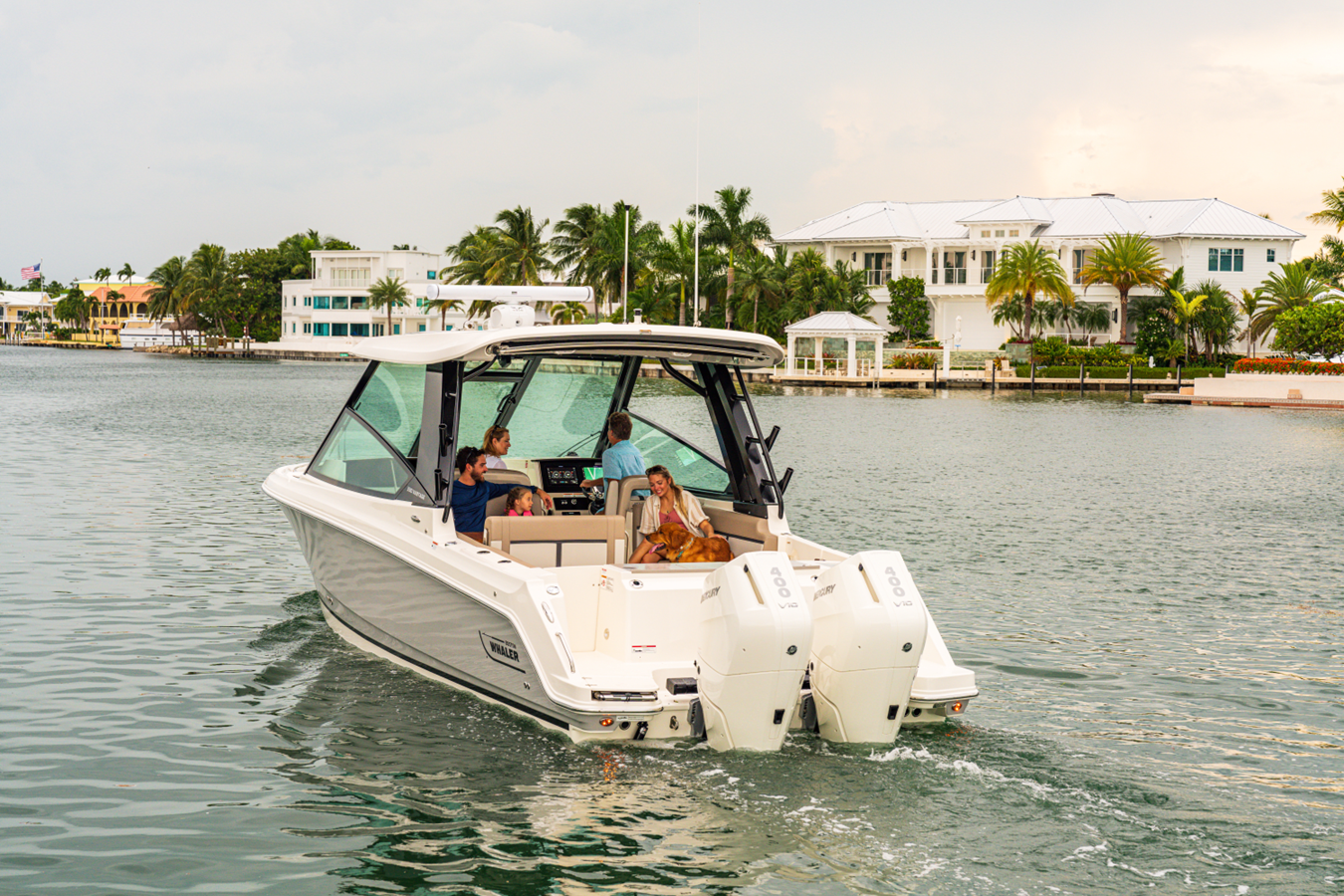 2027 Boston Whaler 330 Vantage 7