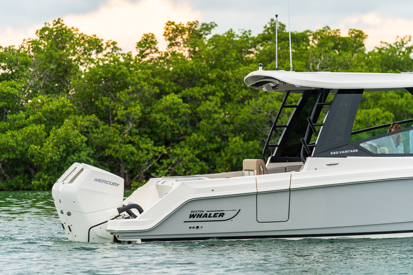 2027 Boston Whaler 330 Vantage 8