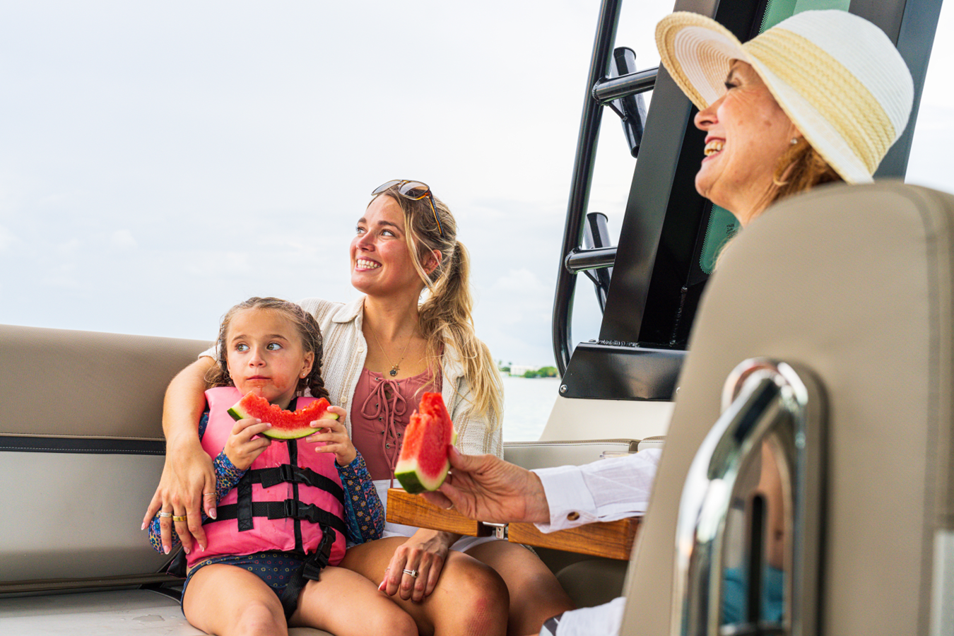 2027 Boston Whaler 330 Vantage 17