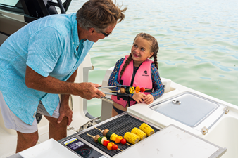 2027 Boston Whaler 330 Vantage 14