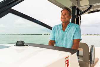 2027 Boston Whaler 330 Vantage 19