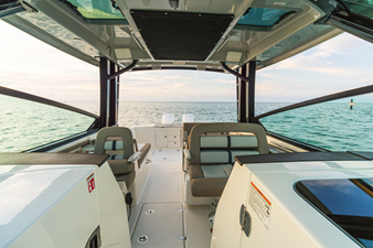 2027 Boston Whaler 330 Vantage 31