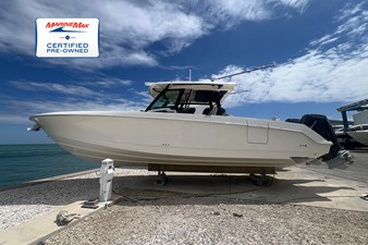 Boston Whaler 380 Outrage 0 2023 Boston Whaler 380 Outrage 1