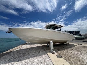 Boston Whaler 380 Outrage 1 2023 Boston Whaler 380 Outrage 2