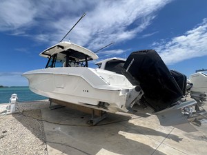 Boston Whaler 380 Outrage 2 2023 Boston Whaler 380 Outrage 3