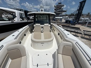 Boston Whaler 380 Outrage 6 2023 Boston Whaler 380 Outrage 7