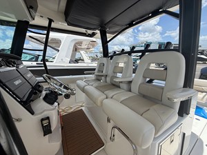 Boston Whaler 380 Outrage 8 2023 Boston Whaler 380 Outrage 9