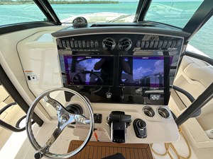 Boston Whaler 380 Outrage 9 2023 Boston Whaler 380 Outrage 10