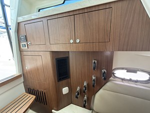 Boston Whaler 380 Outrage 14 2023 Boston Whaler 380 Outrage 15