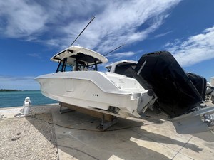 Boston Whaler 380 Outrage 22 2023 Boston Whaler 380 Outrage 23