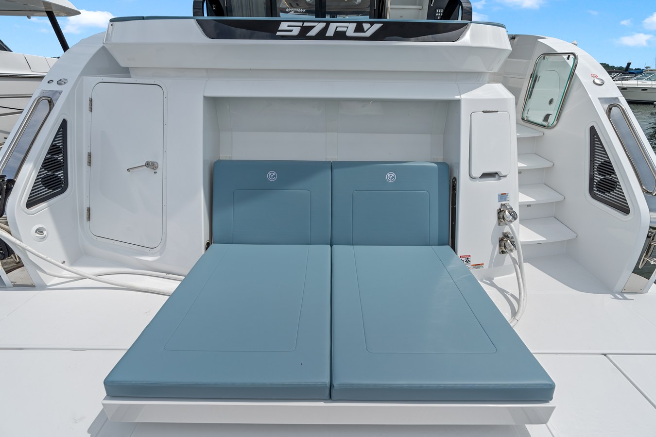 2026 Cruisers Yachts 57 FLY 6