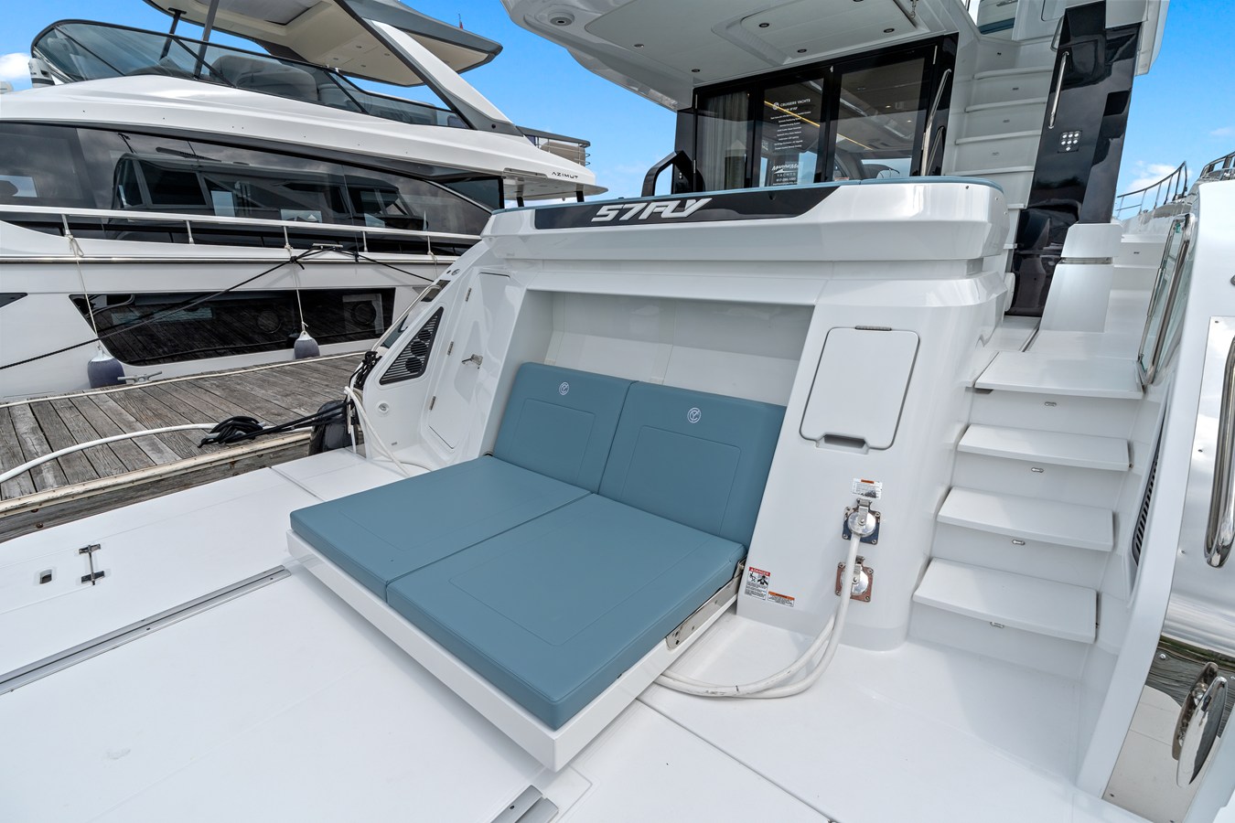 2026 Cruisers Yachts 57 FLY 7