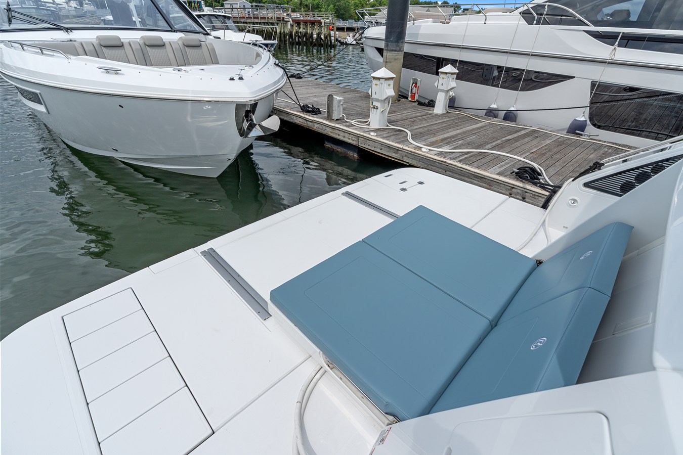 2026 Cruisers Yachts 57 FLY 8