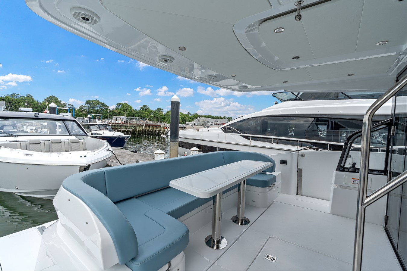 2026 Cruisers Yachts 57 FLY 11