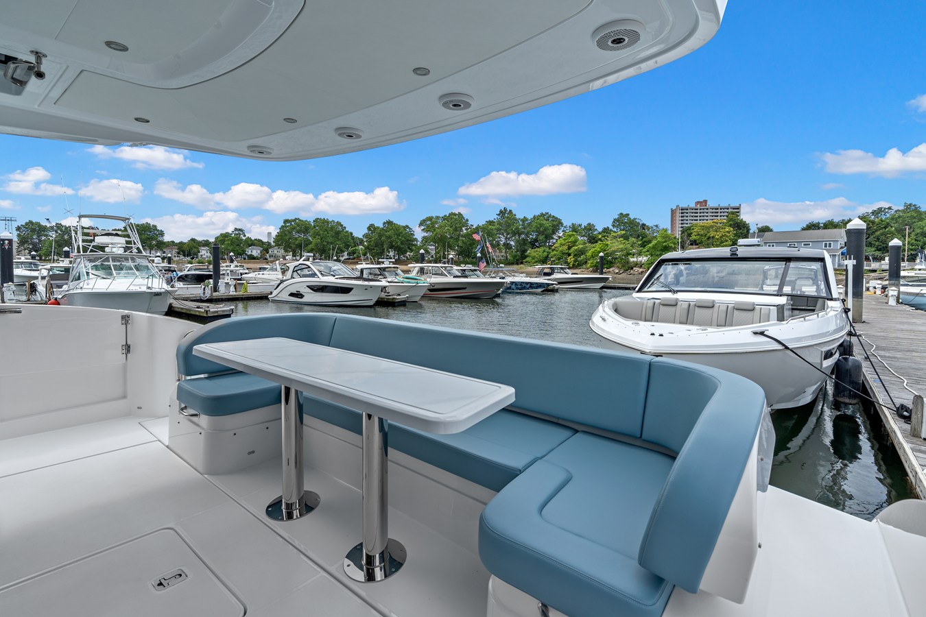 2026 Cruisers Yachts 57 FLY 12