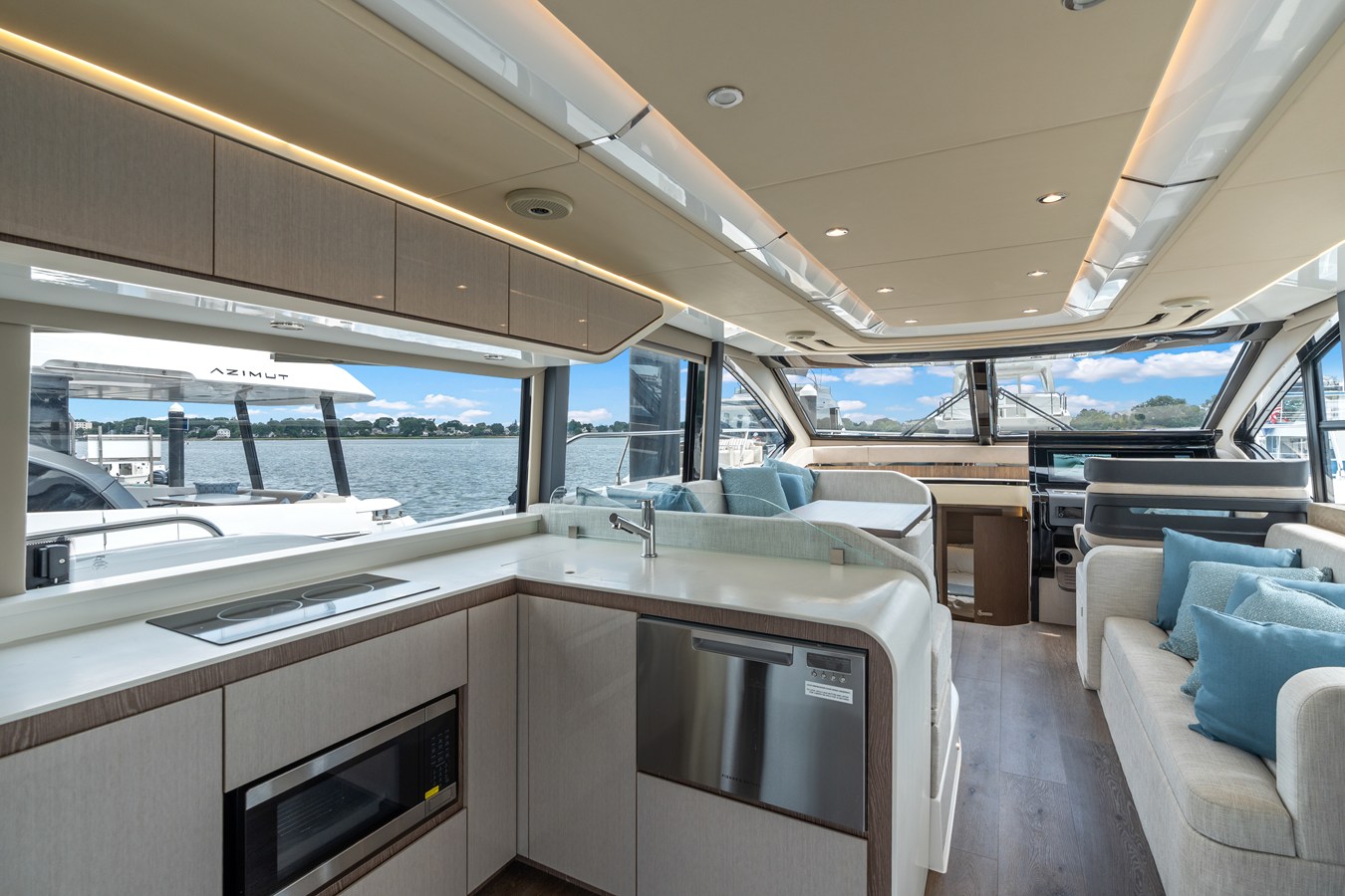 2026 Cruisers Yachts 57 FLY 14