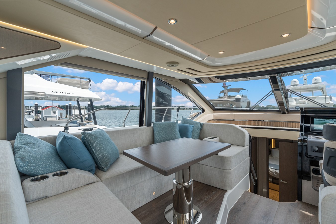 2026 Cruisers Yachts 57 FLY 18