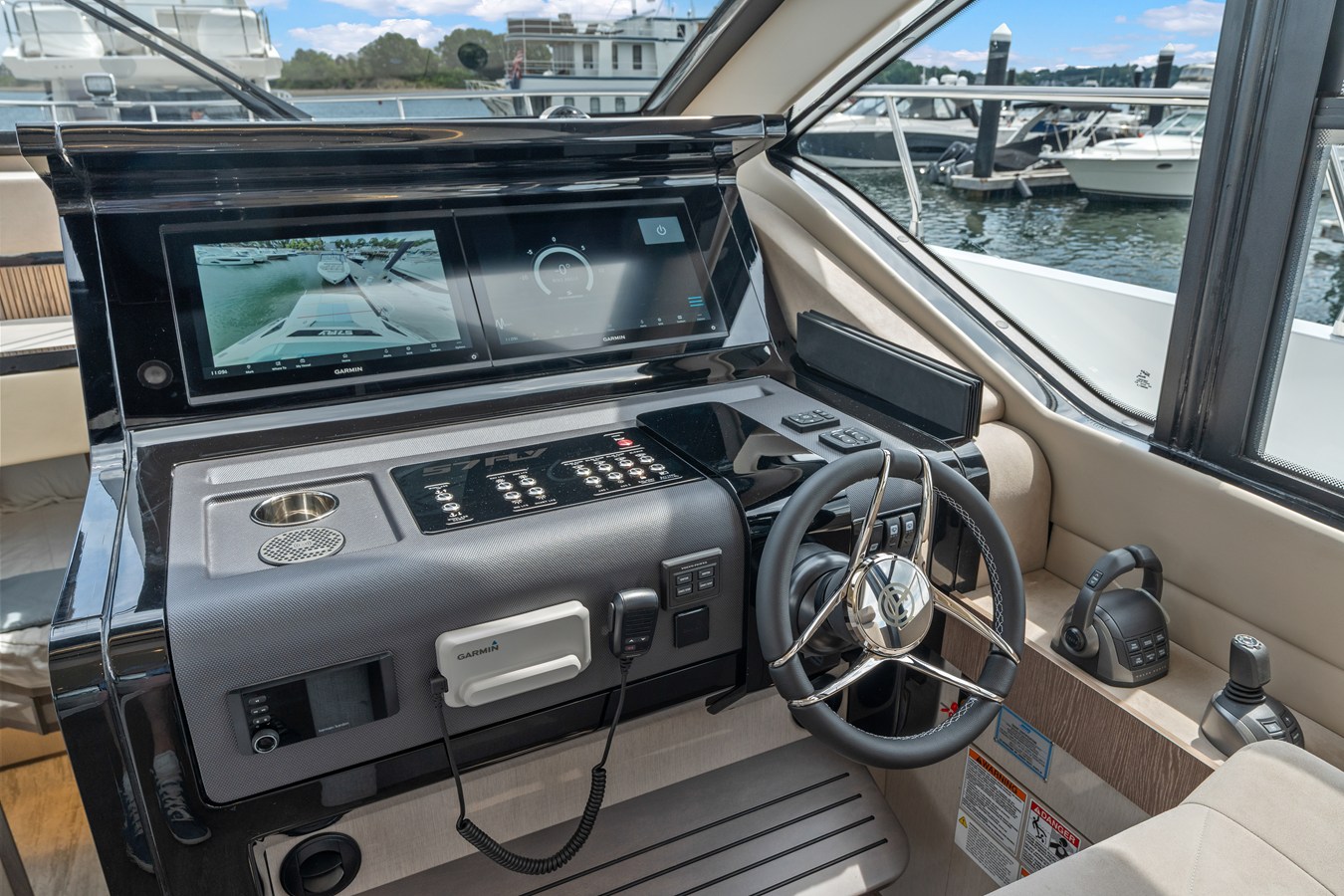 2026 Cruisers Yachts 57 FLY 23