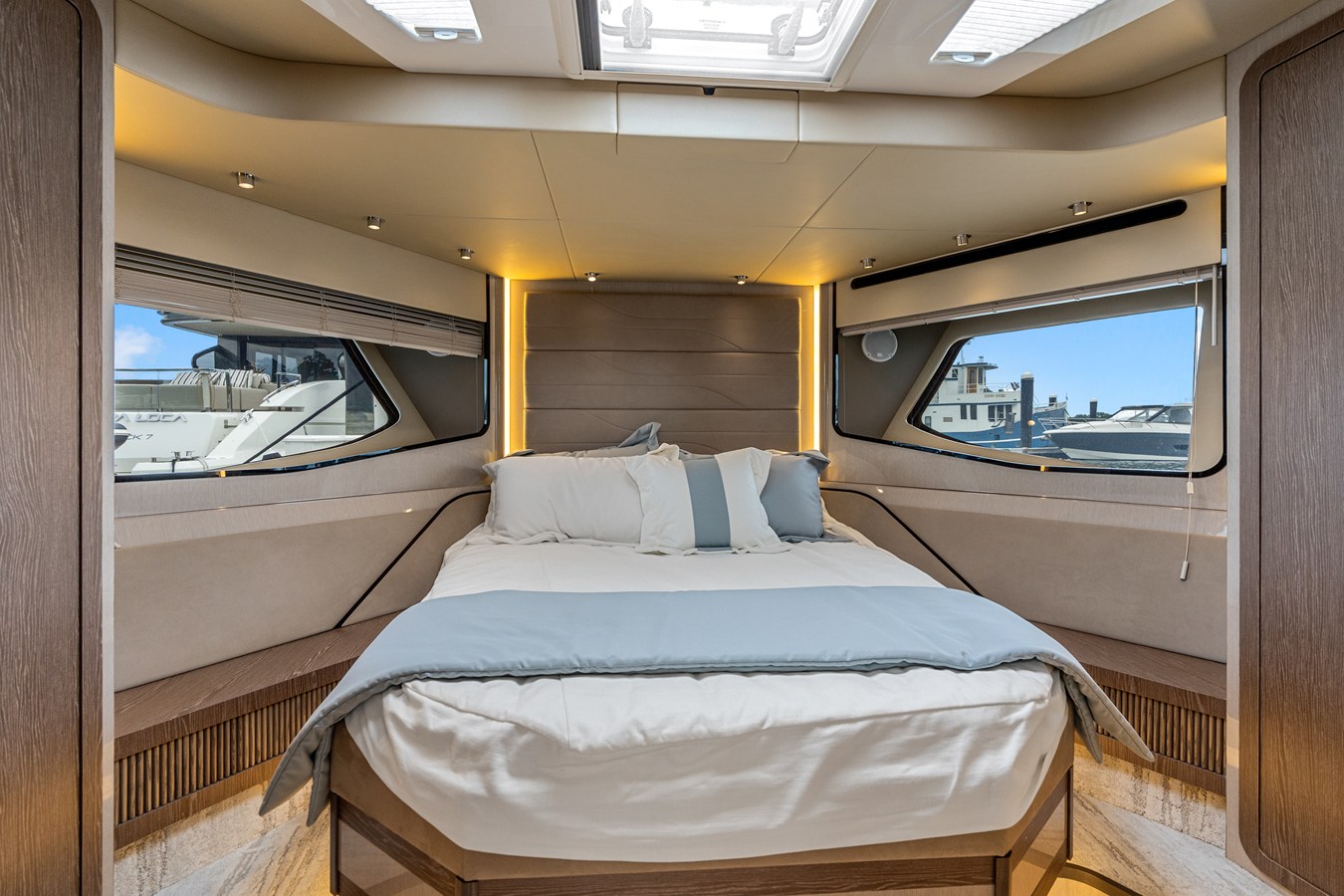 2026 Cruisers Yachts 57 FLY 33