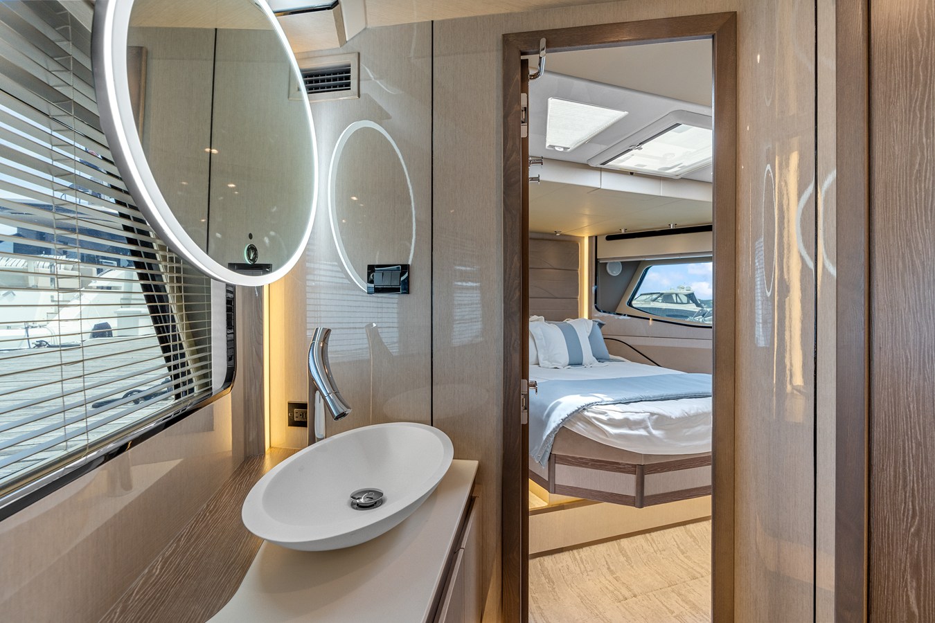 2026 Cruisers Yachts 57 FLY 41