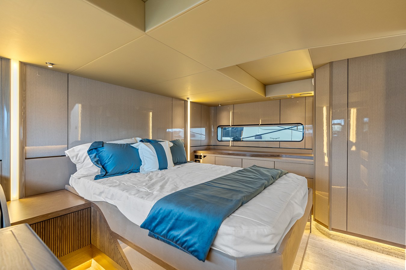 2026 Cruisers Yachts 57 FLY 45