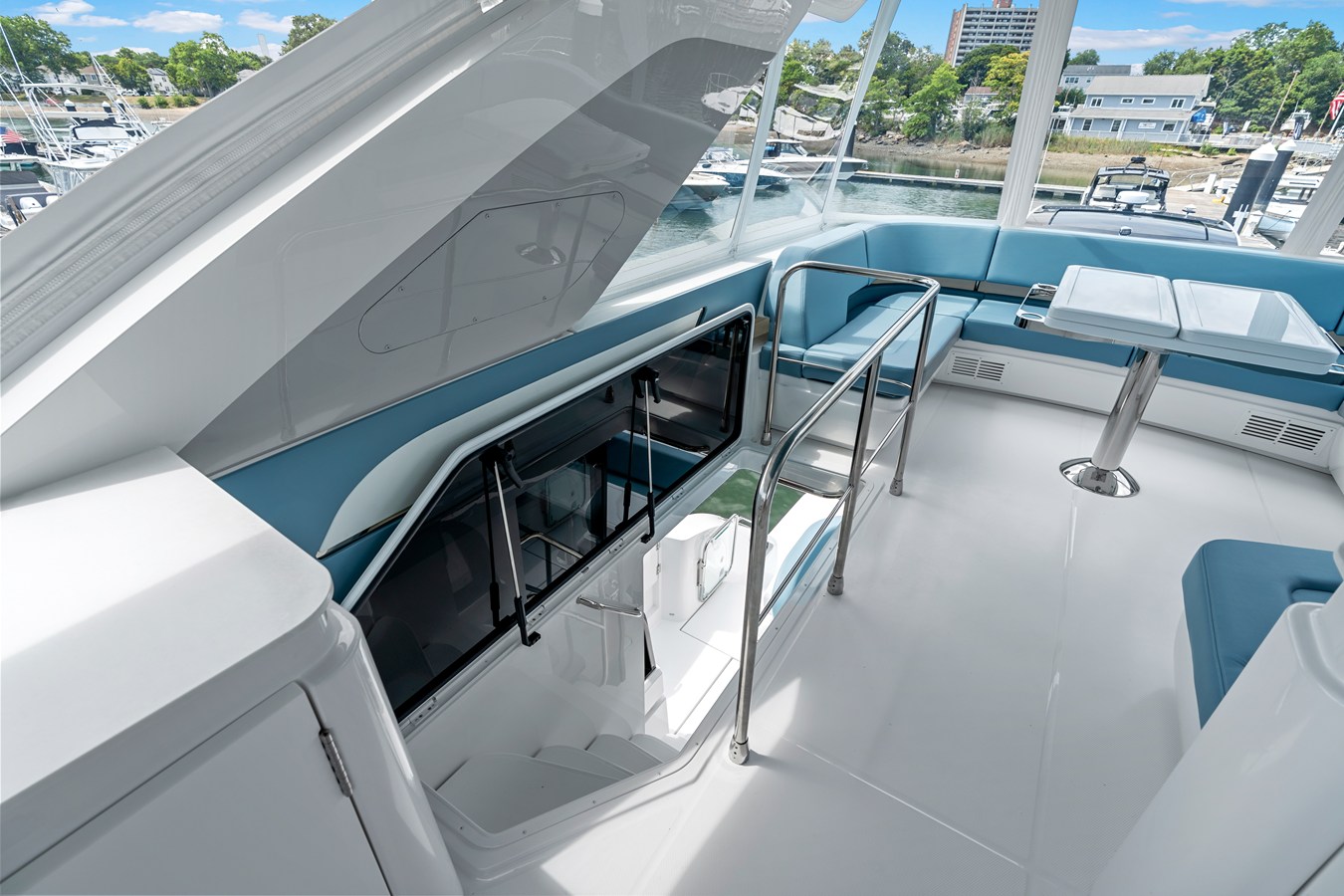 2026 Cruisers Yachts 57 FLY 55