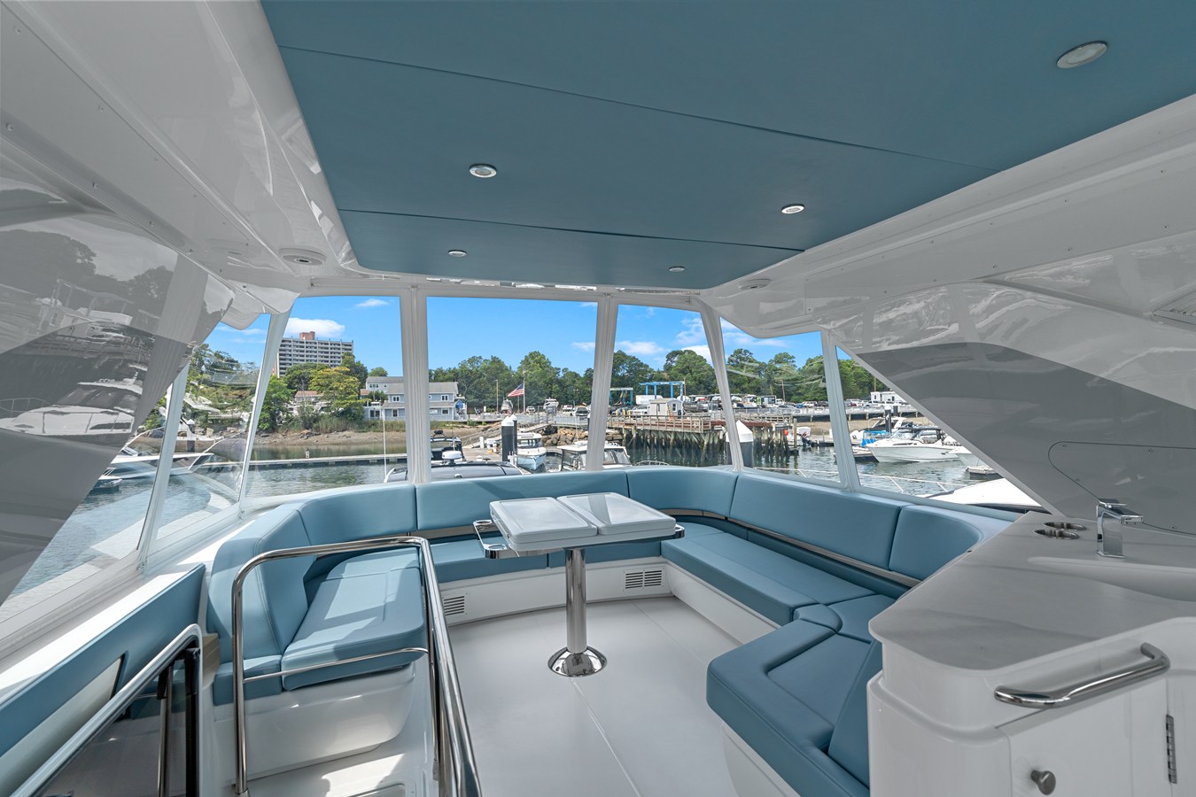 2026 Cruisers Yachts 57 FLY 56