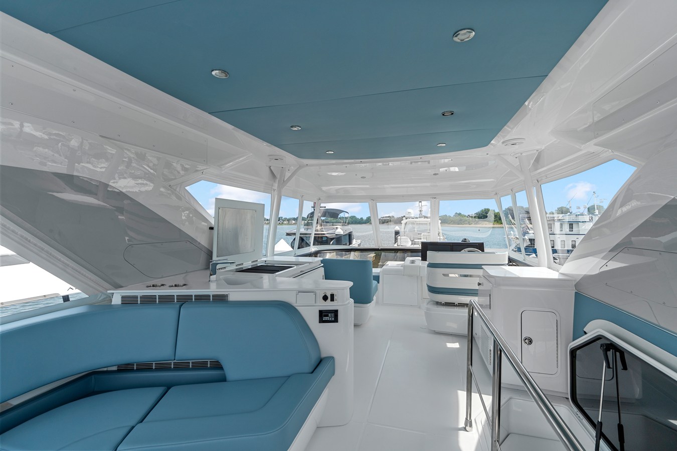 2026 Cruisers Yachts 57 FLY 59