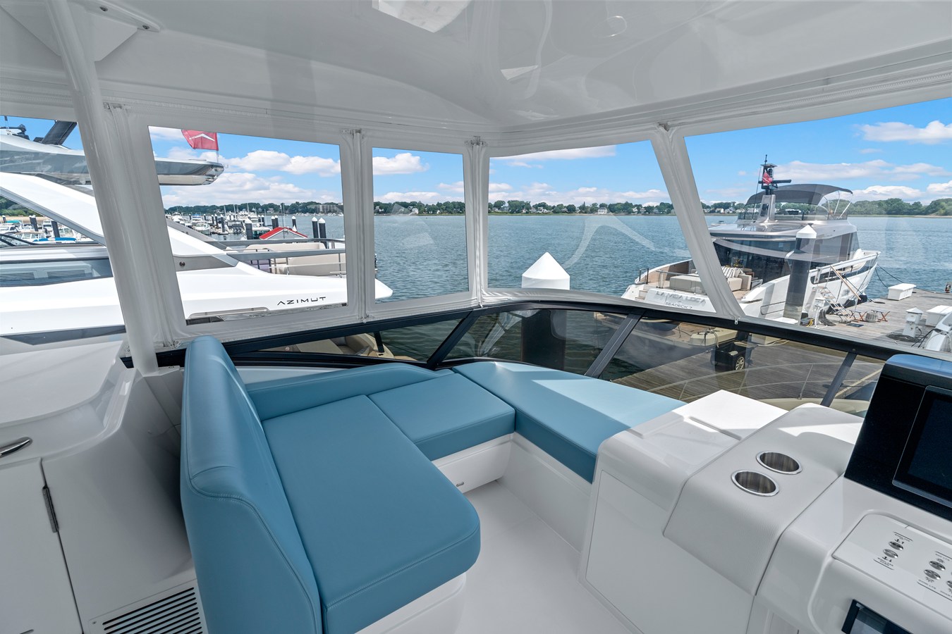 2026 Cruisers Yachts 57 FLY 63
