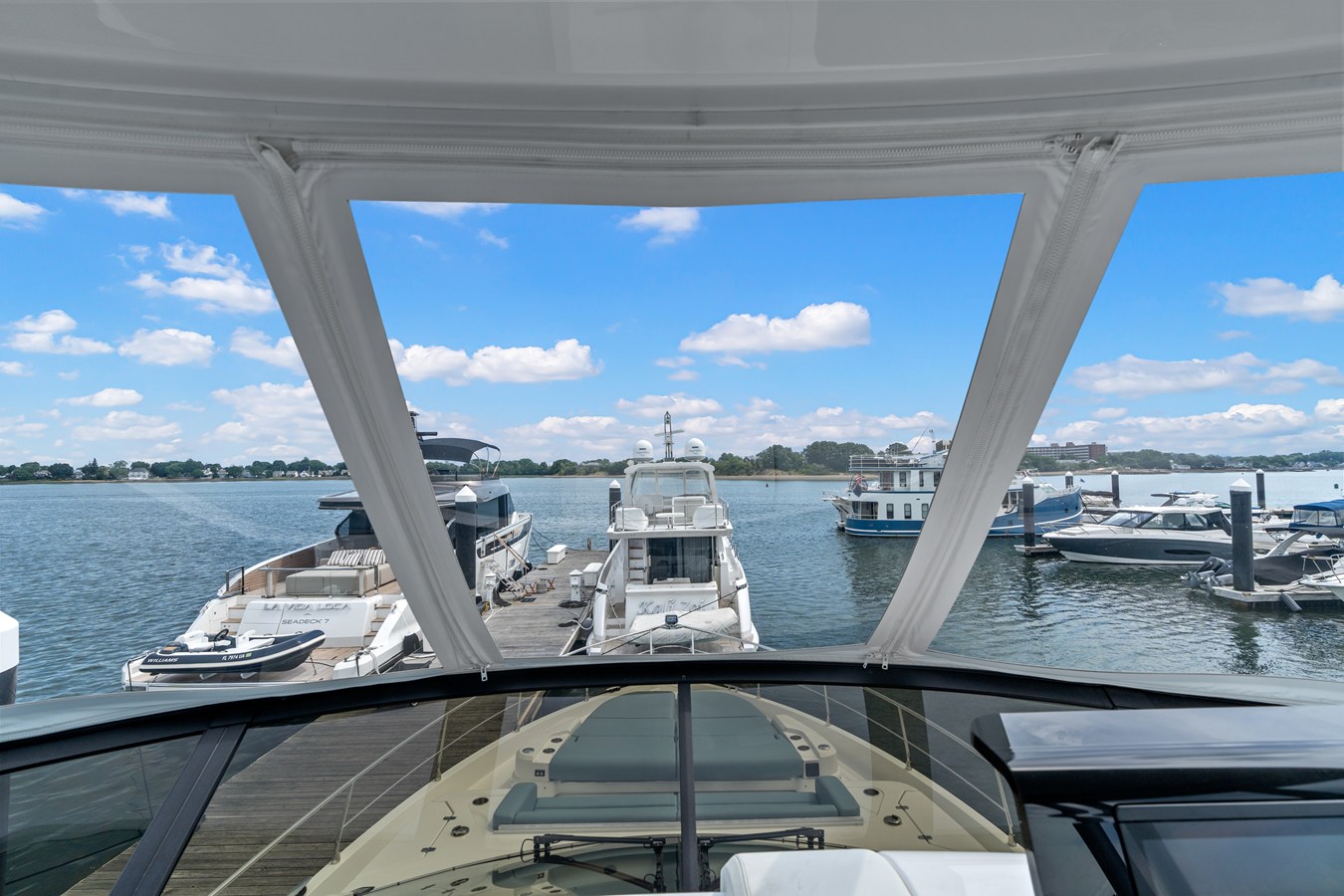 2026 Cruisers Yachts 57 FLY 72