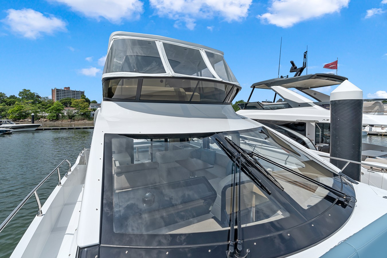 2026 Cruisers Yachts 57 FLY 74
