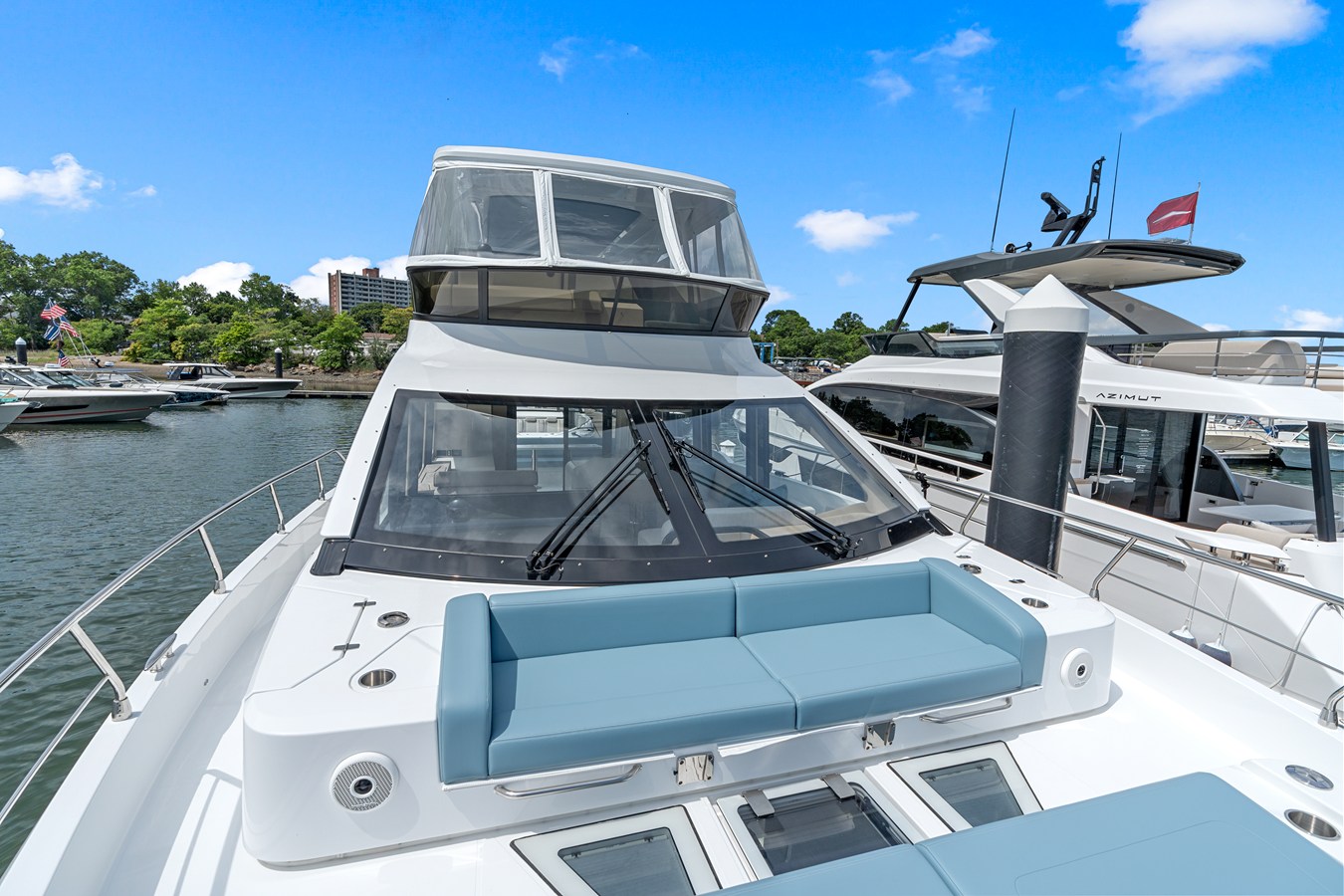 2026 Cruisers Yachts 57 FLY 79