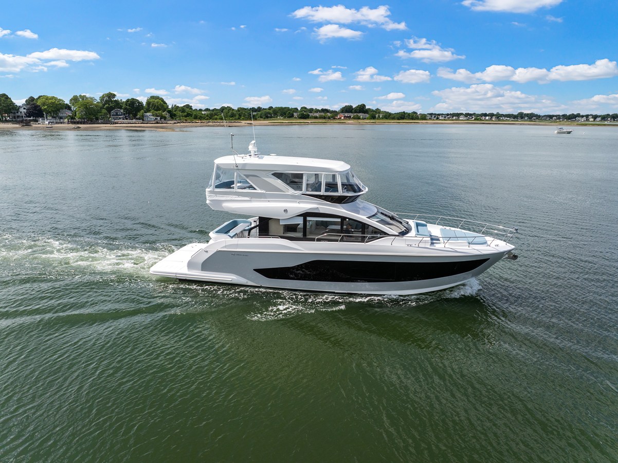 2026 Cruisers Yachts 57 FLY 80