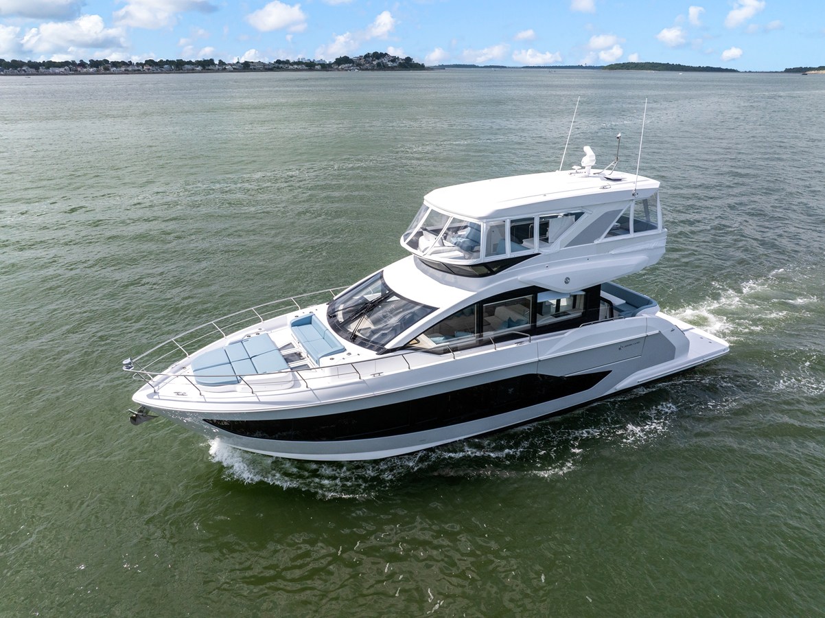 2026 Cruisers Yachts 57 FLY 84