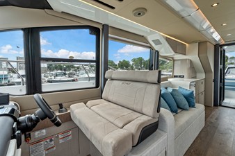 2026 Cruisers Yachts 57 FLY 21