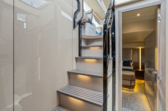 2026 Cruisers Yachts 57 FLY 31