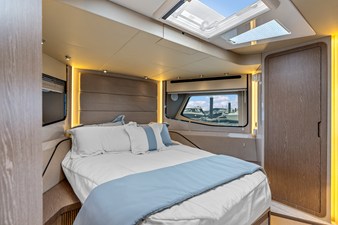 2026 Cruisers Yachts 57 FLY 32