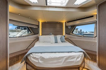 2026 Cruisers Yachts 57 FLY 33