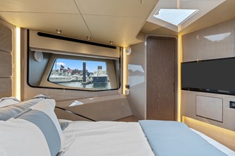 2026 Cruisers Yachts 57 FLY 35