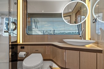 2026 Cruisers Yachts 57 FLY 37
