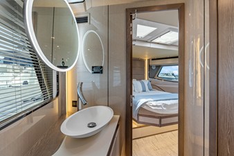 2026 Cruisers Yachts 57 FLY 41